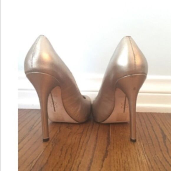 ✨HP✨Dolce Vita Gold Heels✨ - Picture 6 of 8